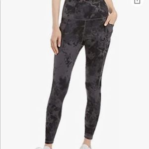 Danskin Women's Ultra High Legging Tight with Pockets